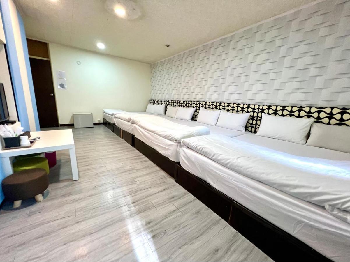 Fengjia Pig'S House Apartment Taichung Luaran gambar