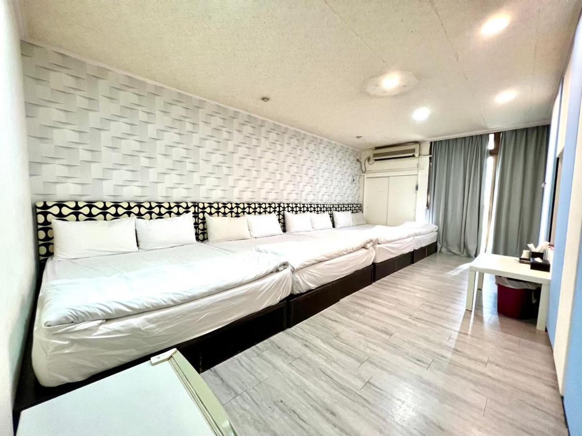 Fengjia Pig'S House Apartment Taichung Luaran gambar
